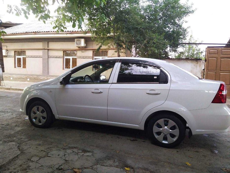 Srochno sotiladi Nexia 3 MT