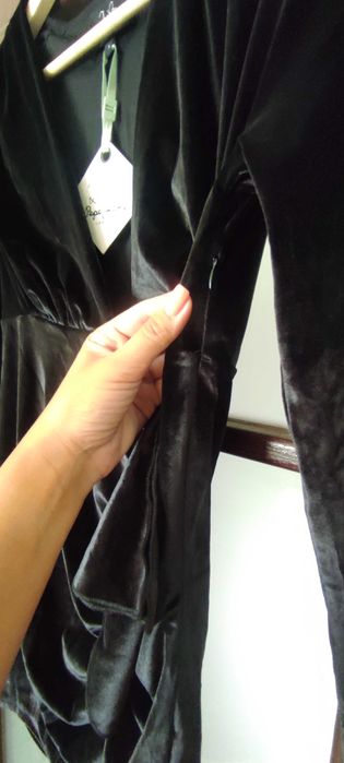 Кадифена черна рокля