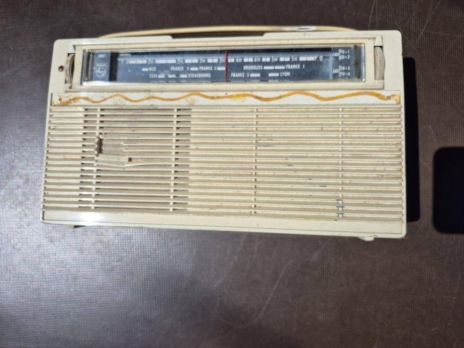 Vând Radio Philips model L3 F21T  made in France