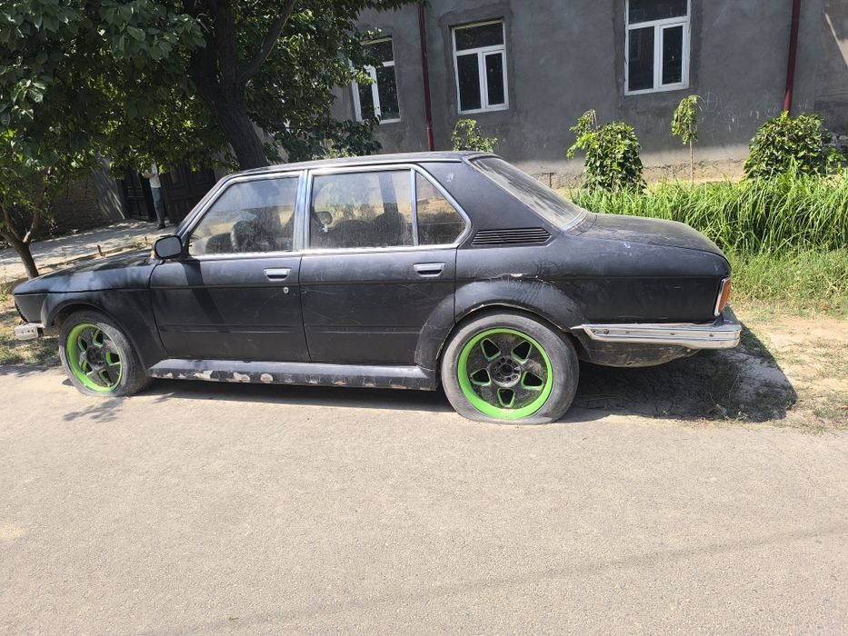 Bmw m5 e 12 ekspanat