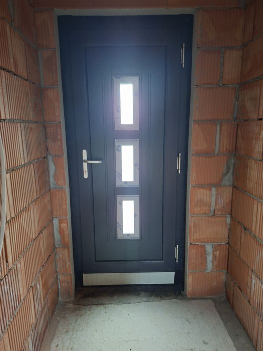 Ușa de intrare Salamandar