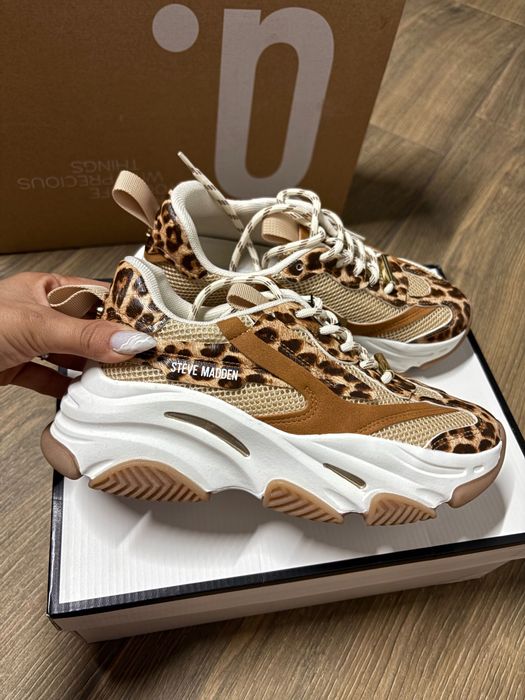 Чисто нови маратонки Steve Madden