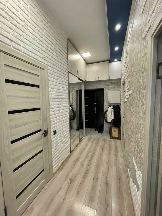 Продаётся квартира Чиланзар 1 квартал 2/4/4 кирпич 2×4