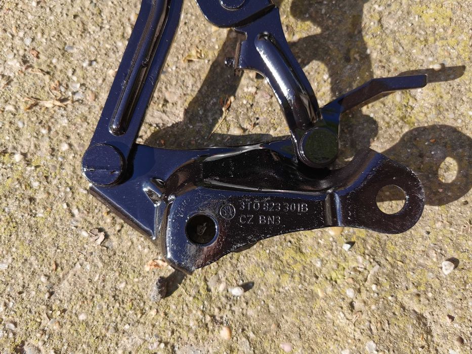 Balama stanga capota motor Skoda Superb 2 (2008 - 2015)