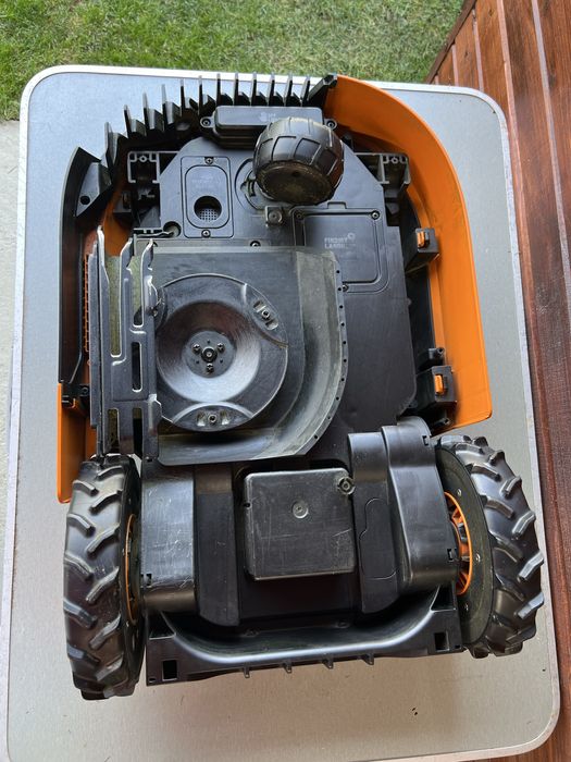 Robot Tuns Gazon Worx Landroid M V2 cu Garaj + Garantie