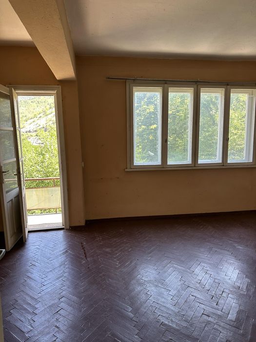 Продавам апартамент на гара Елисейна