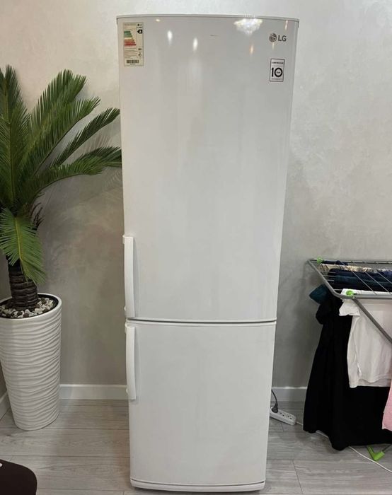 Холодильник рабочий продается срочно