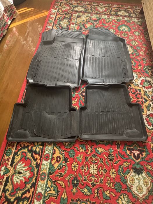 Продам резиновые коврики на кобальт.