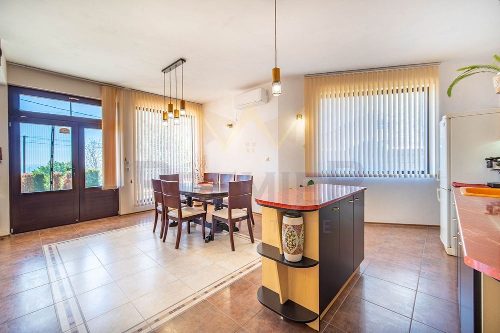 Продава се Къща в Варна, м-т Св. Никола - 209 кв.м за 2154 €/кв.м - Снимка #9