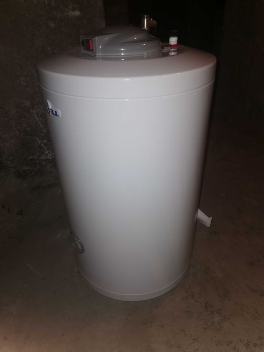 Вертикален бойлер Теси 80 литра.