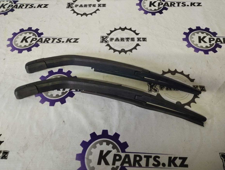 Задняя щетка (держатель,задний дворник) на тойоту хайландер