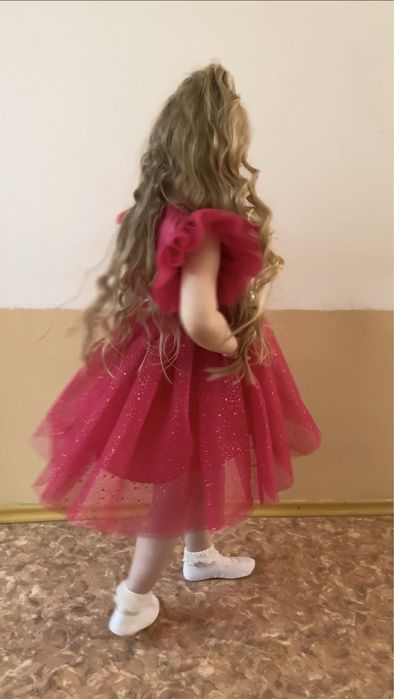 Продам бальное платье на 6-7 лет