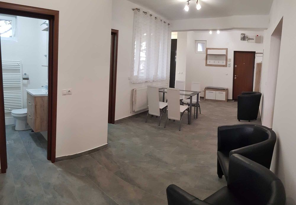 Închiriez apartament 4 camere zona rezidențială
