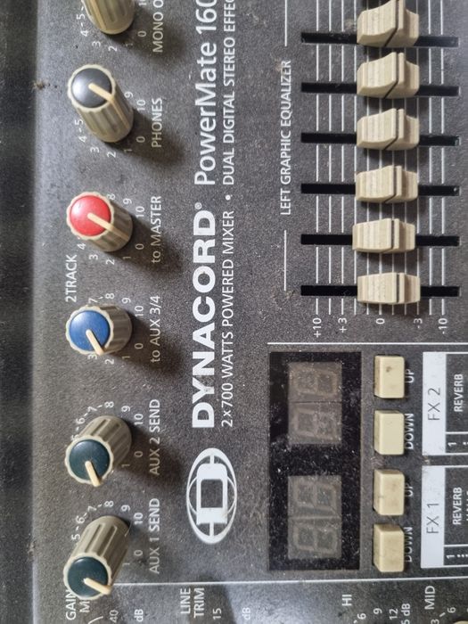 Продавам пулт Динакорд 2×700вата