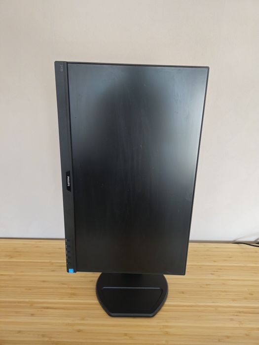 Продавам монитор Philips