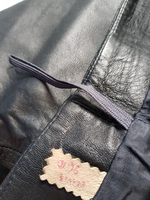 Fusta neagră de piele