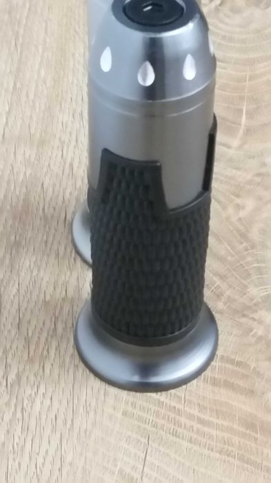 Алуминиеви гумирани грипове за велосипеди