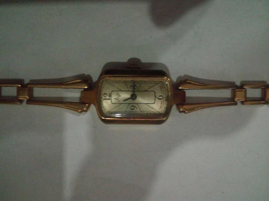 Продаю часы механические Маяк и наручные