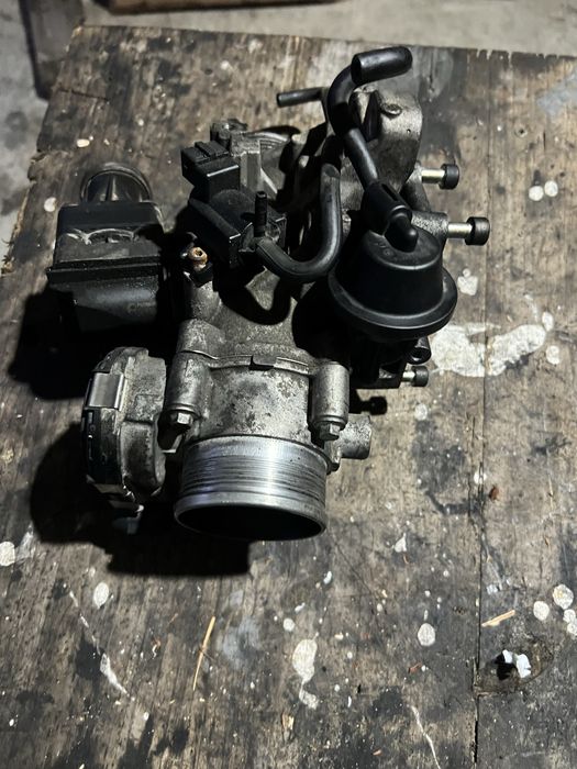 Dezmembrez motor Volvo 2.4 diesel