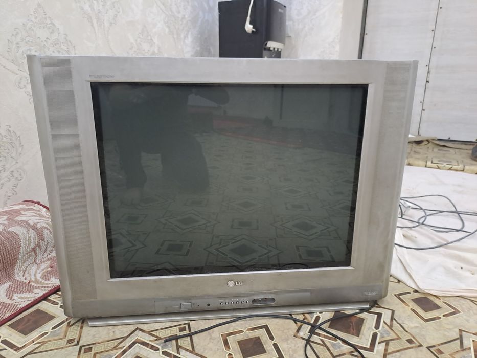 Televizor LG 72 ekran