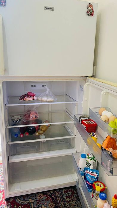 Холодильник сотилади