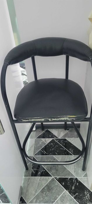 Optika uchun mebel