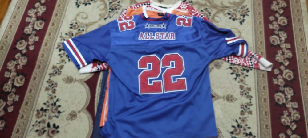 Футболки ,джинсы,костюм