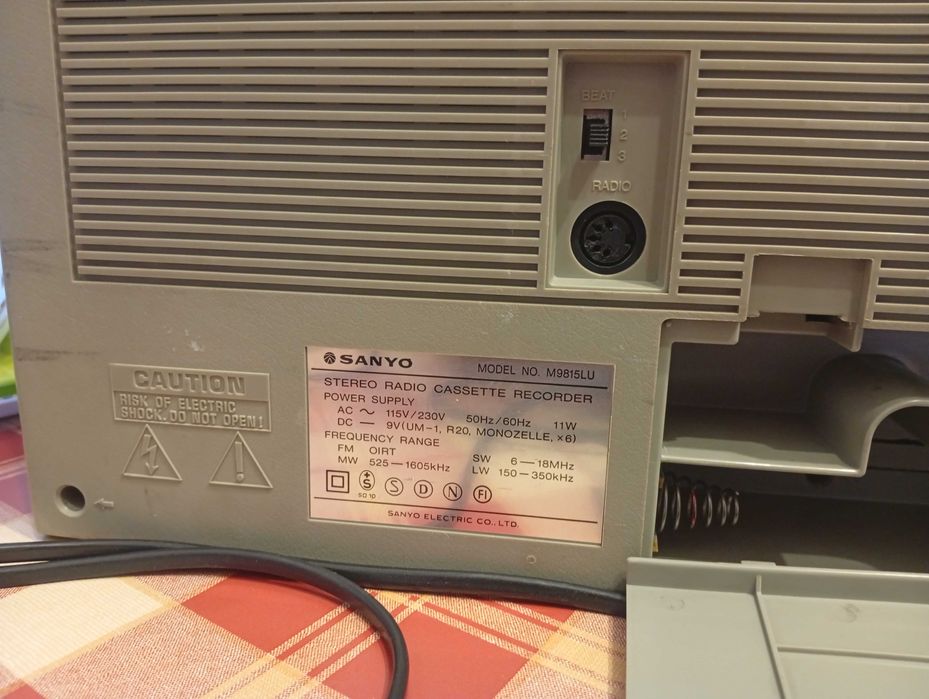 Radiocasetofon SANYO