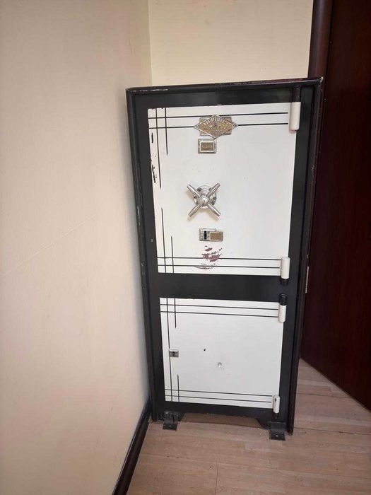 Продается  сейф б/у