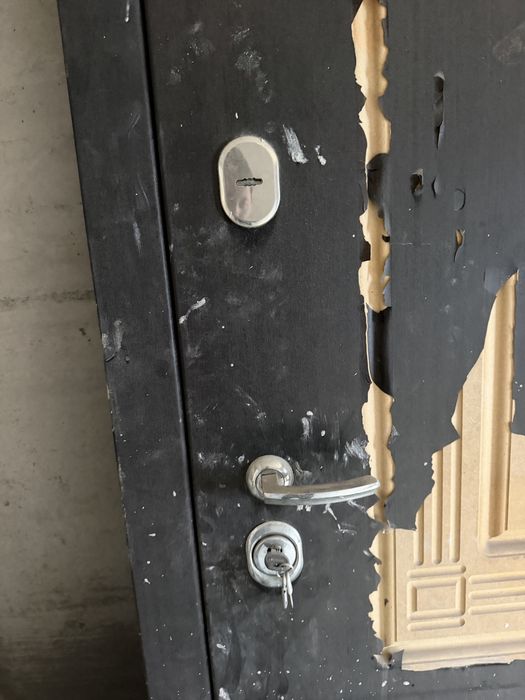 Продам дверь металлическую