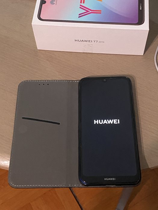Смартфон Huawei Y7 2019 - син