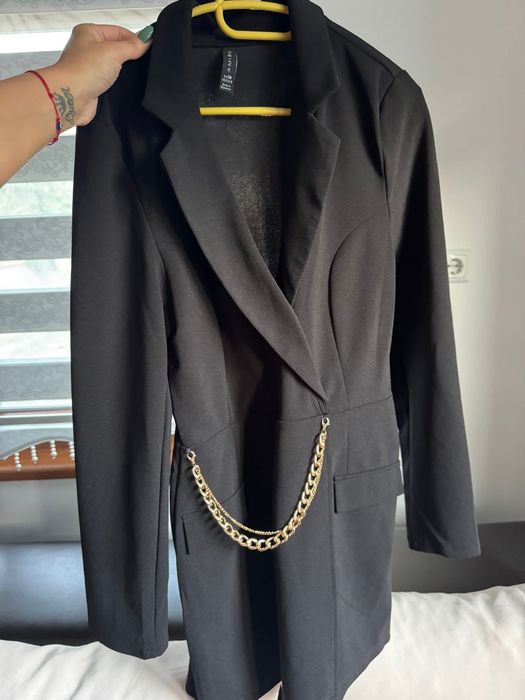 Елегантна черна рокля