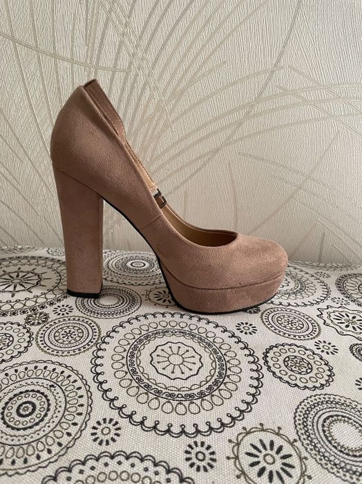 Yangi zamsh taglikli tuflilar