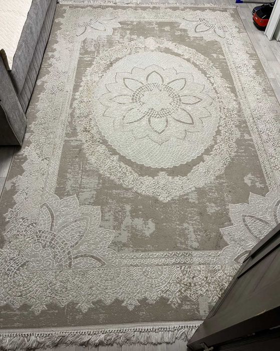 Продается ковер в  отличном состоянии