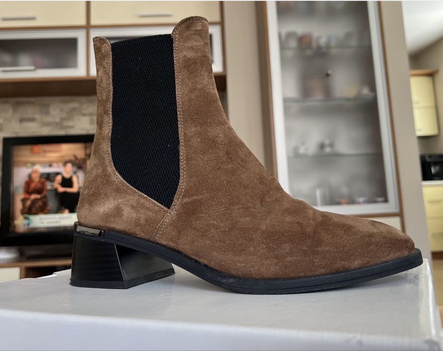 Дамски боти от велур