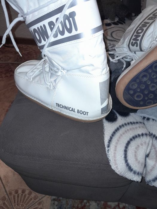 Продаю женские сапоги