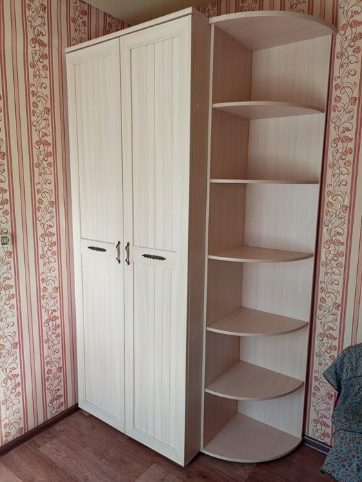 Шкаф в спальню светлый