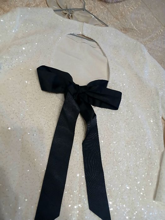 Ефектна рокля с пайети