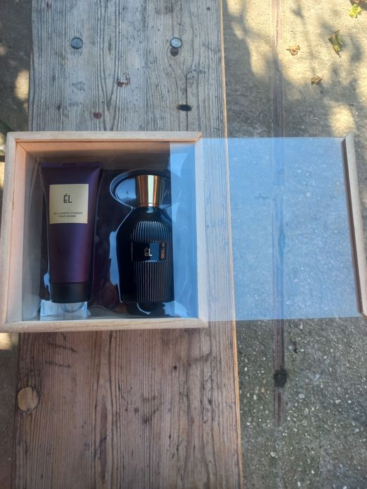 Parfum ÈL încă în cutie nefolosit