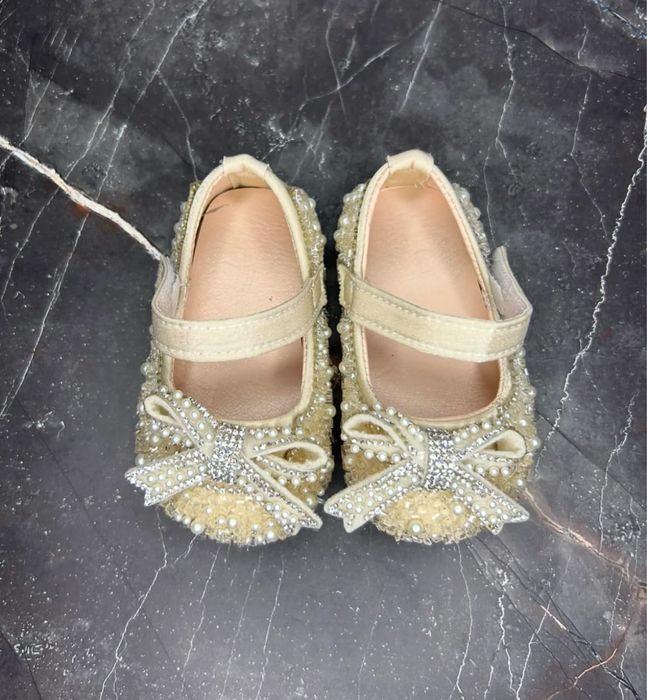 Нарядная детская обувь