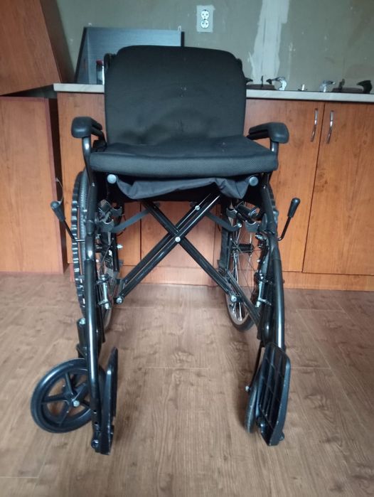 Инвалидное кресло