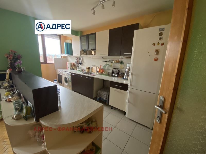 Продава се Тристаен апартамент в Плевен, Идеален център - 103 кв.м за 1248 €/кв.м - Снимка #1