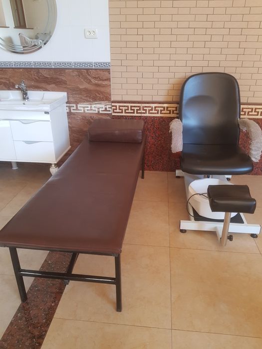 Кресла для ног и педикюра,стол для маникюра мойка для волос и кушетка