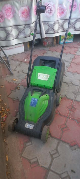 Продам газонокосилку