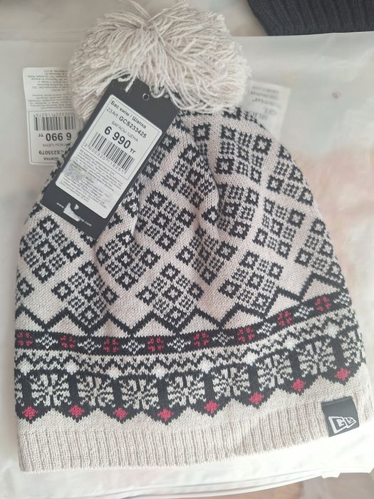 Продам недорогие зимние шапки