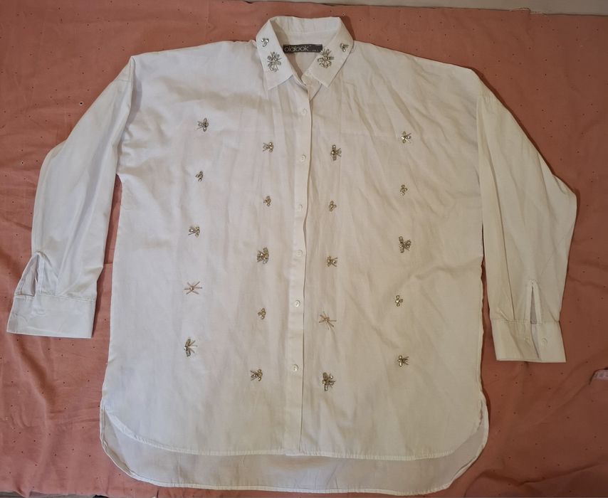 Бяла женска риза