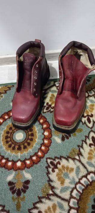 Vând bocanci militari