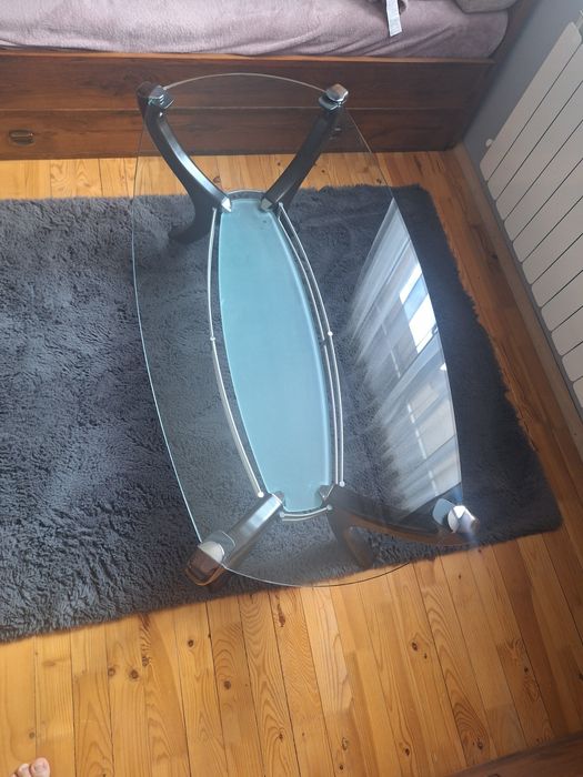 Стъклена холна маса