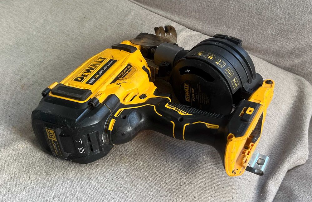 Pistol cuie acoperis DeWalt DCN45RN 18V XR Brushless