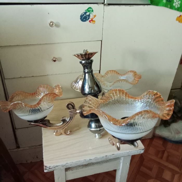 Продам три люстры.